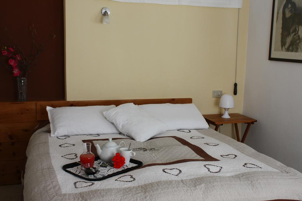 Fattoria Del Pino Bed & Breakfast Orta San Giulio Room photo