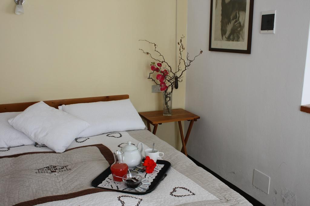 Fattoria Del Pino Bed & Breakfast Orta San Giulio Room photo