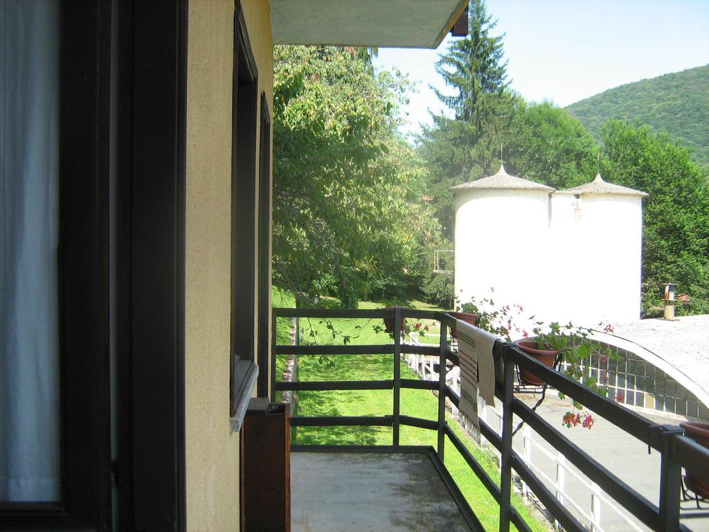 Fattoria Del Pino Bed & Breakfast Orta San Giulio Room photo